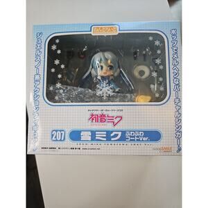 Nendoroid No 207 Snow Hatsune Miku Fluffy Coat Action Figure